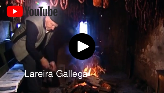 lareira gallega asociada al calor y los embutidos y salazones