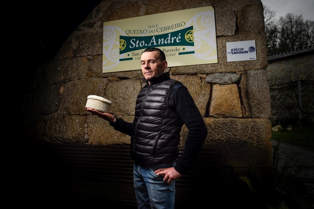 Maestro quesero carlos Reija de la quesería Sto André. Queso gourmet gallego